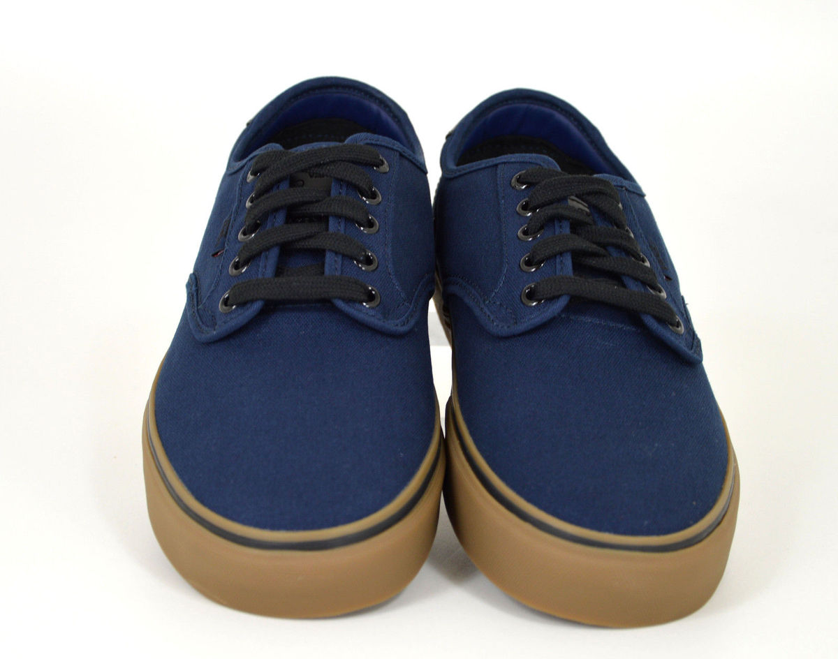 vans azules y marrones