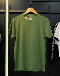 REMERA NY VERDE MILITAR M-C