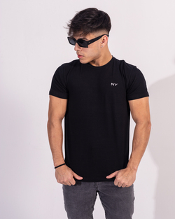 REMERA NY BASICA NEGRO ESCURA M-C