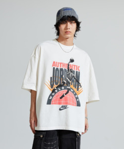 REMERA NIKE REISSUE WW OVSZ SS CREW BEIGE